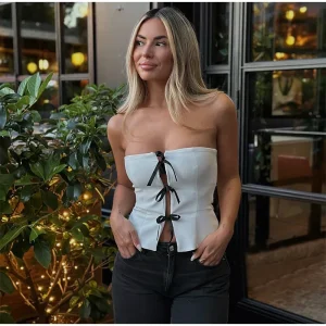 Mirela - Strapless top met strikjes